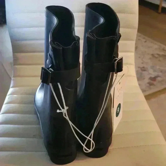 Nwt: a new day waterproof women's  boots  Size: 9 - Picture 1 of 4